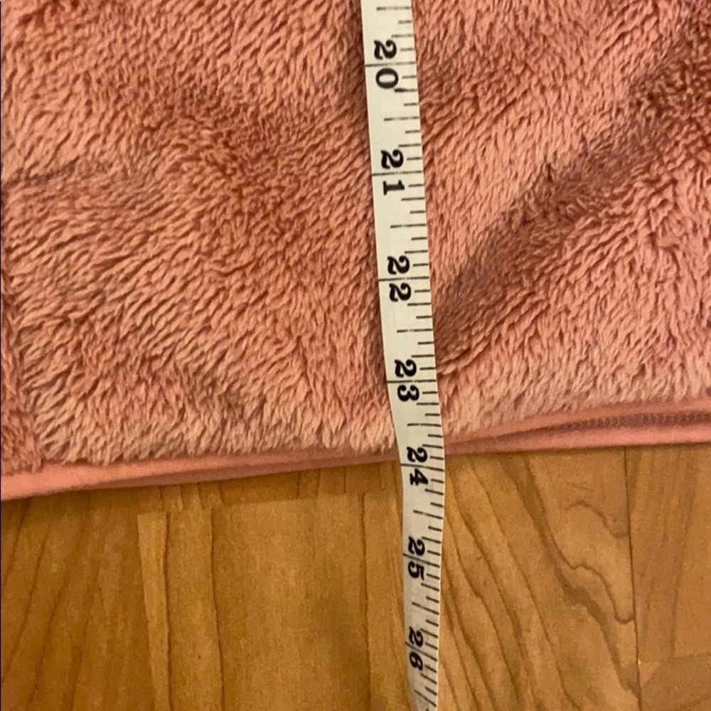 Blush fluffy vest like new - Picture 6 of 6